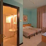 Отель Salus 3*