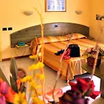 Отель Salus 3*