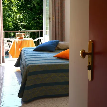 Salus Hotel 3*