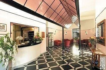 Salus Hotel 3*